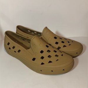 Van Trek Slip Ons size 12